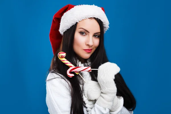 Menina encantadora posando com doces — Fotografia de Stock