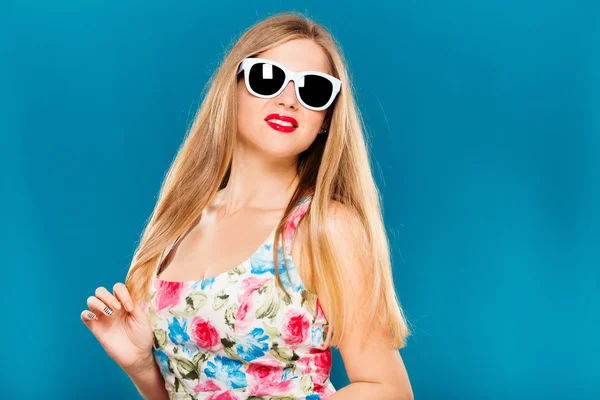 Chica rubia sonriente — Foto de Stock