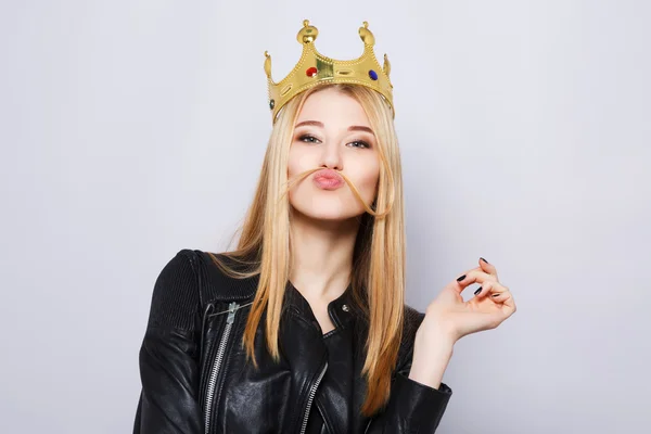 Gorgeous young girl wearing black jacket and crown — Stok fotoğraf