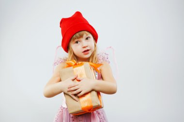 Mevcut tutan şirin sarışın kız