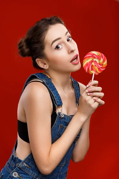 Girl posing like she is going to eat candy — Zdjęcie stockowe
