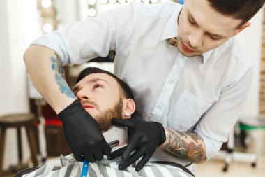 Sakal formun adam için Kuaför