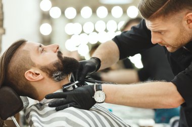 Sakal formun adam için Kuaför