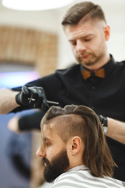 Barber doing haircuts for client Stock Photo by ©VelesStudio 115665170