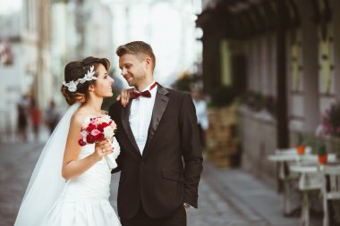 Buket ile yürüyüş evliler