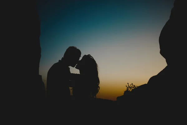 Szinte csókolózó pár a twilight — Stock Fotó