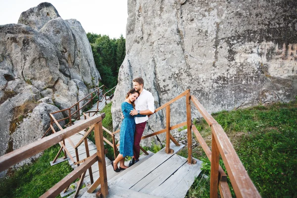 Ölelkező pár fahíd — Stock Fotó