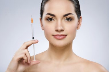 Çıplak makyaj stüdyosu ile şirin kız