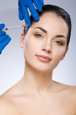 Plastik operasyon geçiren güzel kız