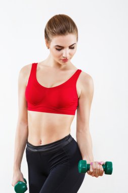 Uygun kız fiziksel egzersizleri yapıyor