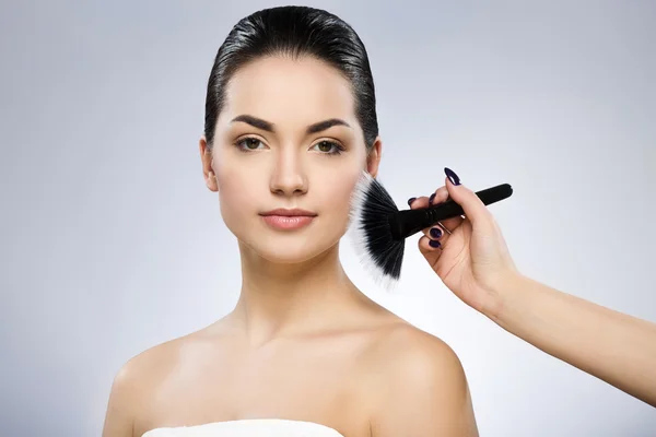 Chica con maquillaje desnudo en el estudio — Foto de Stock