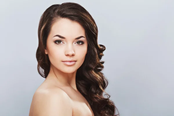 A portrait of beautiful girl with dark hair — Stock Photo, Image