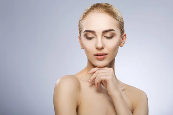 Portrait of girl with nude make up — Stock Photo, Image