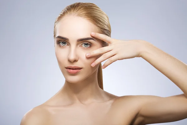 Portrait of girl with nude make up — Stock Photo, Image