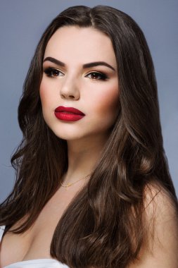 güzel model kırmızı dudaklar