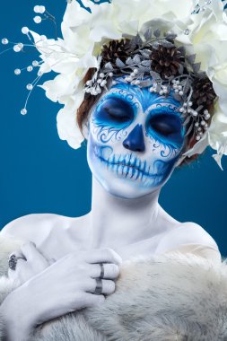 Santa Muerte kadın mavi arka plan