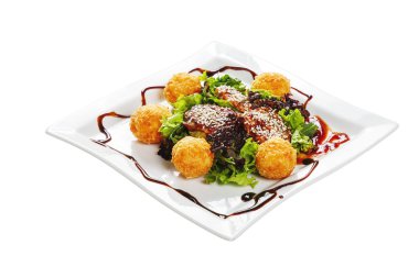 Taze salata domuz eti ve balzamik sos ile