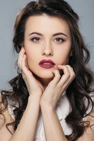 A portrait of beautiful brunette woman — Stock Photo, Image