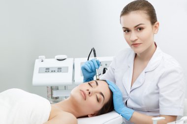 Yüzde mekanik peeling