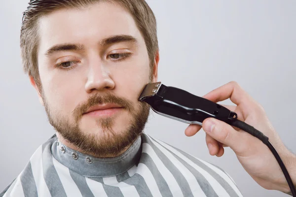 Cliente masculino na barbearia — Fotografia de Stock