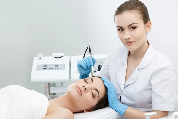 Mechanical Exfoliation on face — Stock Photo, Image