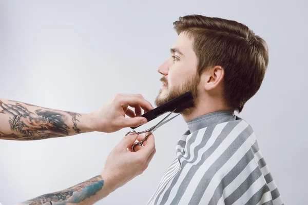 Cliente masculino en la barbería —  Fotos de Stock