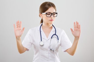 Steteskoplu çekici hemşire