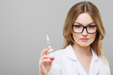 Stüdyo arka planda Pretty hemşire 