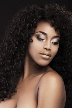 Güzel Afro-Amerikan kız portresi
