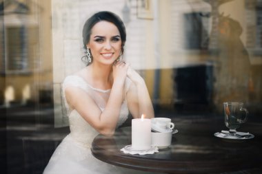 muhteşem genç esmer gelin