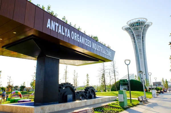 Antalya organizó zona industrial y Torre. Exposición Expo 2016 . — Foto de Stock