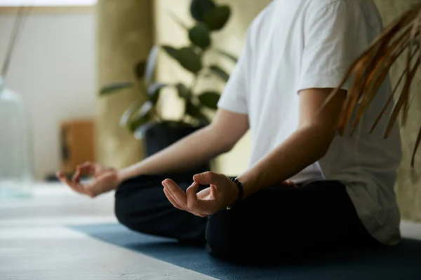 Gros Plan Yoga Mudra Avec Les Mains Les Mains Homme — Photo