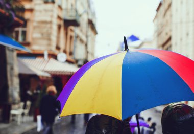 Şehirde şemsiye