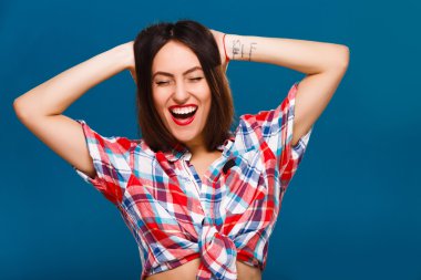 Neşeli kız eğlenmek