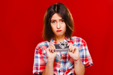 retro kamera ile genç kız