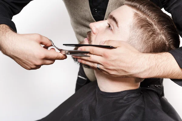 Cliente conseguir su barba afeitada — Foto de Stock