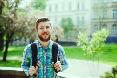 Sırt çantası ile genç turizm