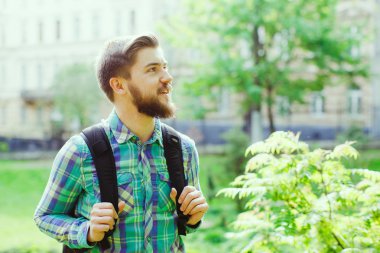 Sırt çantası ile genç turizm