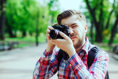 Genç adam photographe