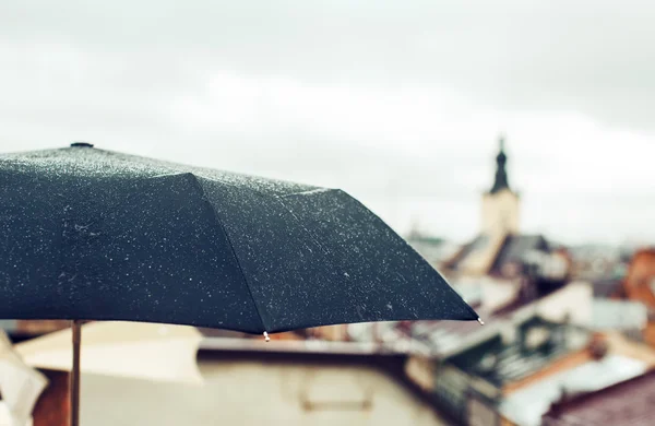 Paraguas con gotas de lluvia — Foto de Stock