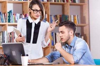 Genç çekici kadın ve erkek