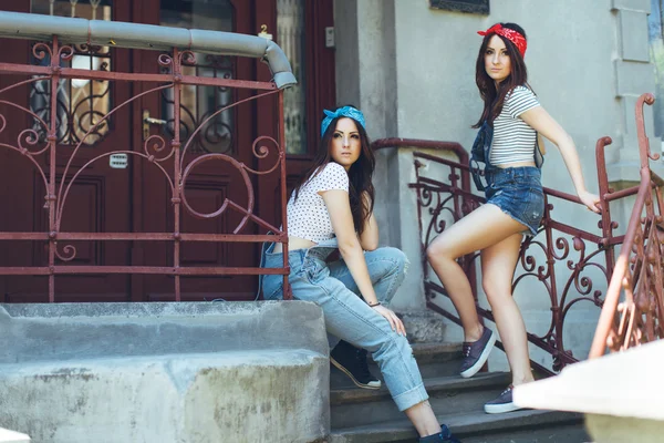 Twins girls, on concrete stairs. — Foto de Stock