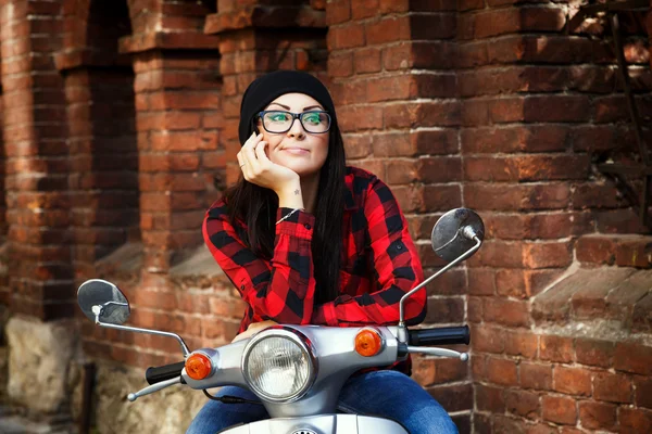 Concentrated young woman — Stock Photo, Image