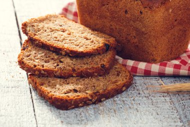 tahıl ekmek dilimleri