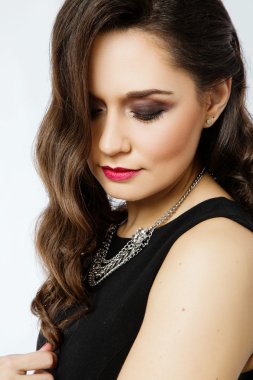 çekici genç bir kadın