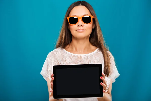 Schöne junge Frau — Stockfoto