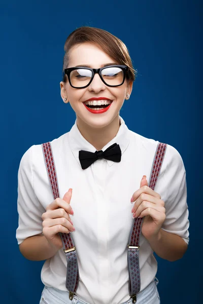 Stilvolles Mädchen mit Brille — Stockfoto