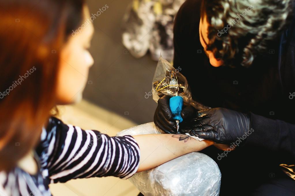Why Do Tattoo Artist Wear Black Gloves Images Gloves and Descriptions