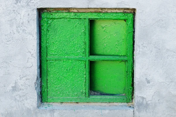 Mur avec fenêtre verte — Photo