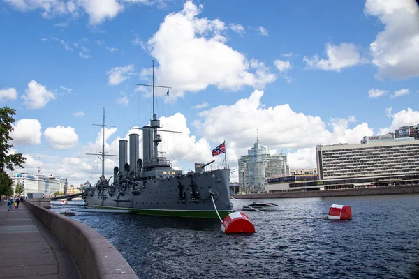 Cruiser Aurora op de Neva rivier in St. Petersburg Rechtenvrije Stockafbeeldingen